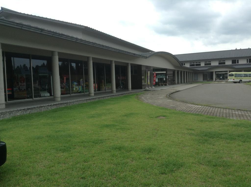 Kamiyu Onsen Club Hotel Uonuma Exterior foto